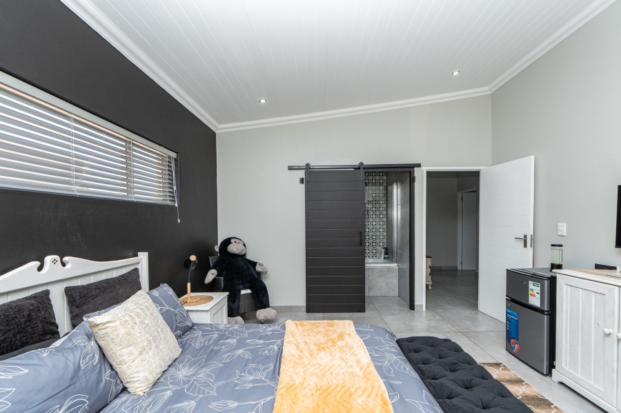 5 Bedroom Property for Sale in Myburgh Park Western Cape